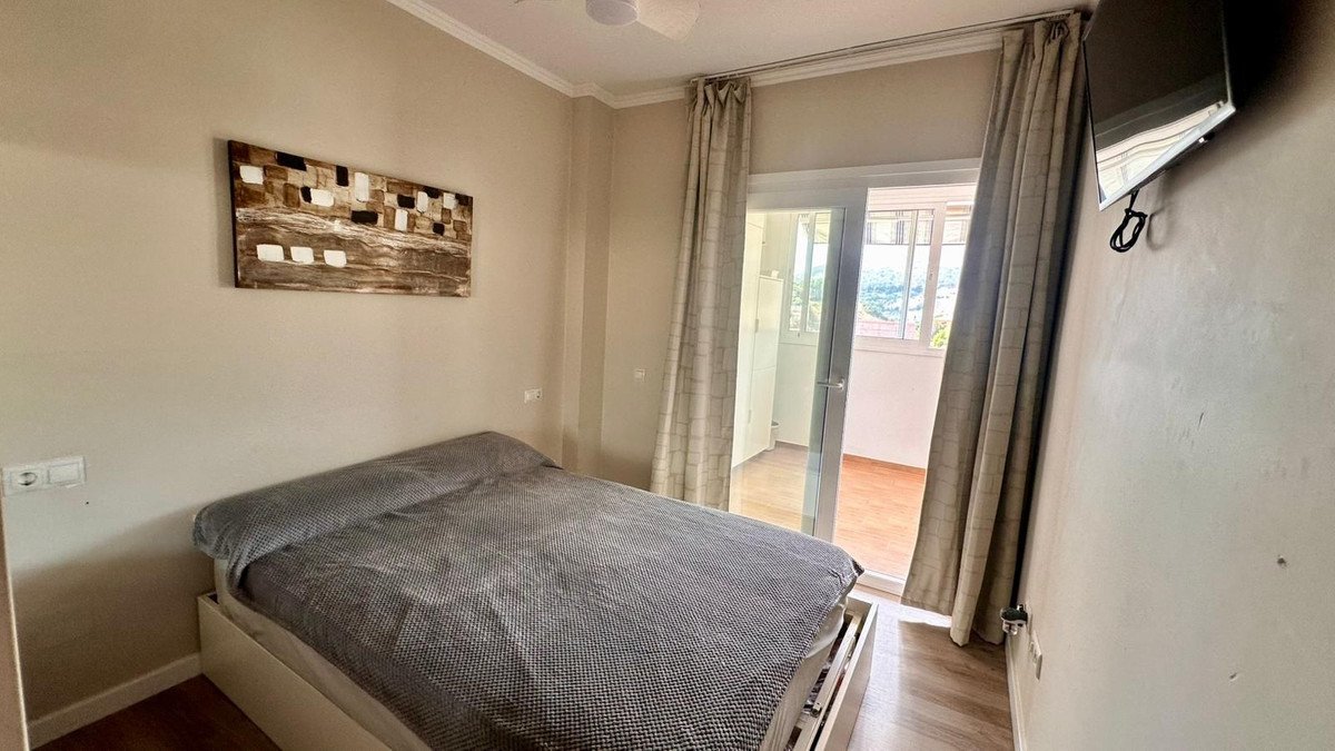 2 Bed Middle Floor Apartment in Benalmadena