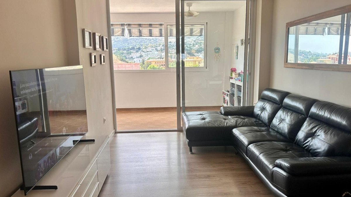 2 Bed Middle Floor Apartment in Benalmadena