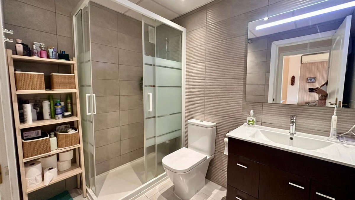 2 Bed Middle Floor Apartment in Benalmadena