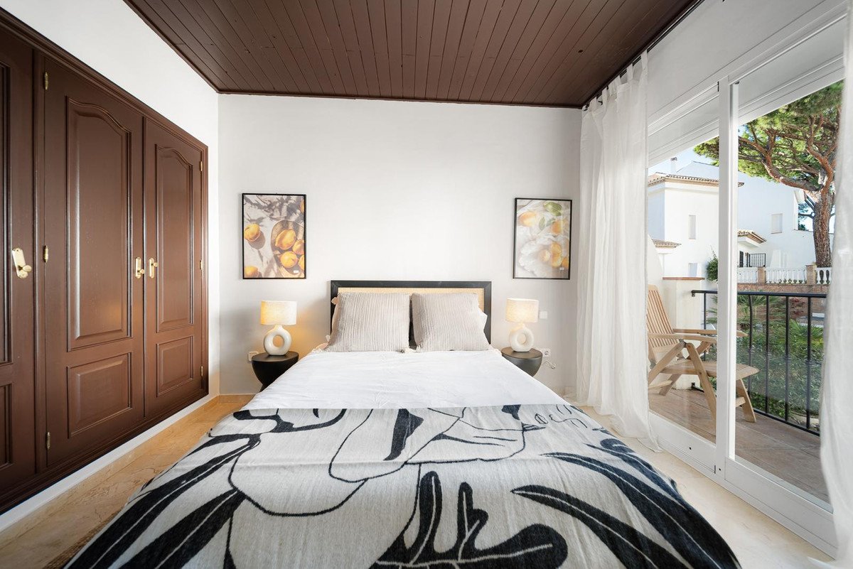 2 Bed Middle Floor Apartment in Nueva Andalucía