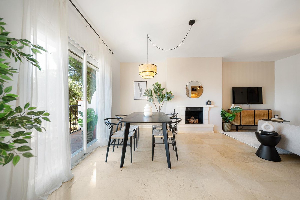 2 Bed Middle Floor Apartment in Nueva Andalucía