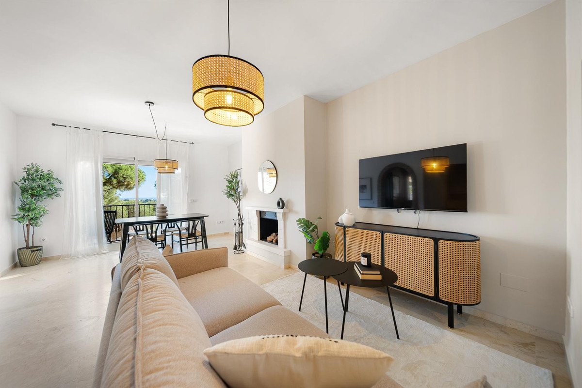 2 Bed Middle Floor Apartment in Nueva Andalucía