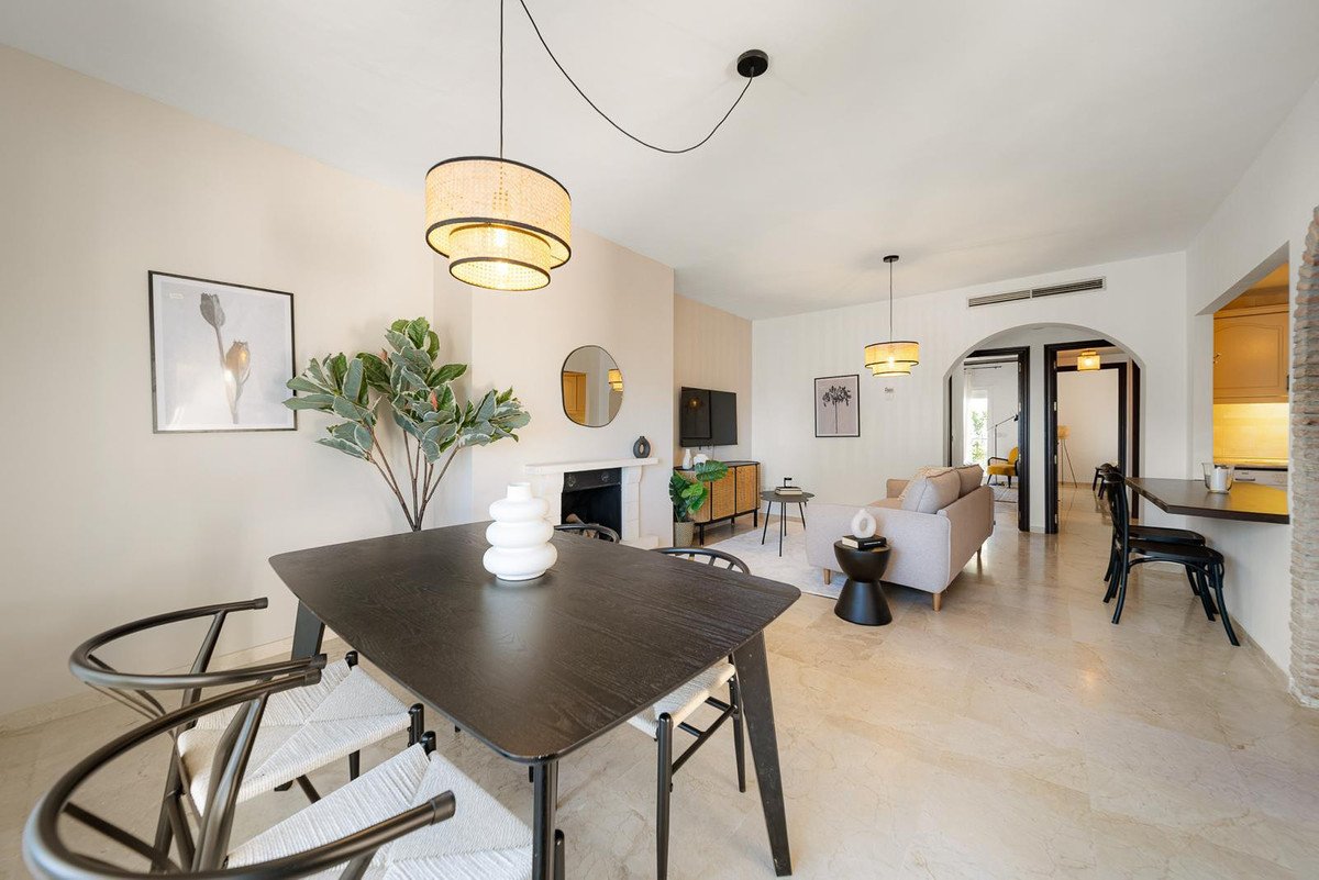 2 Bed Middle Floor Apartment in Nueva Andalucía