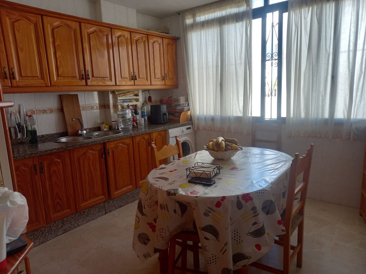 4 Bed Semi-Detached House in Estepona