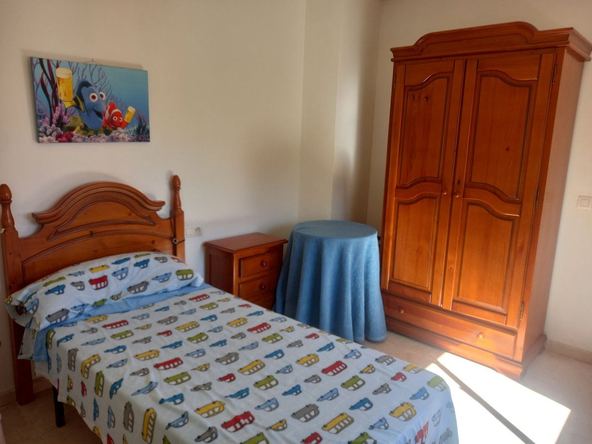 4 Bed Semi-Detached House in Estepona