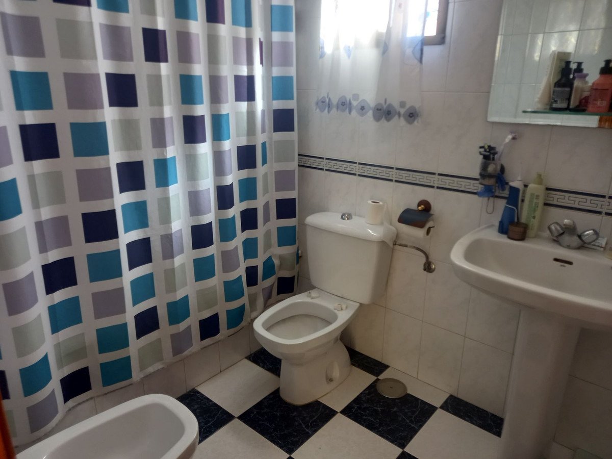 4 Bed Semi-Detached House in Estepona