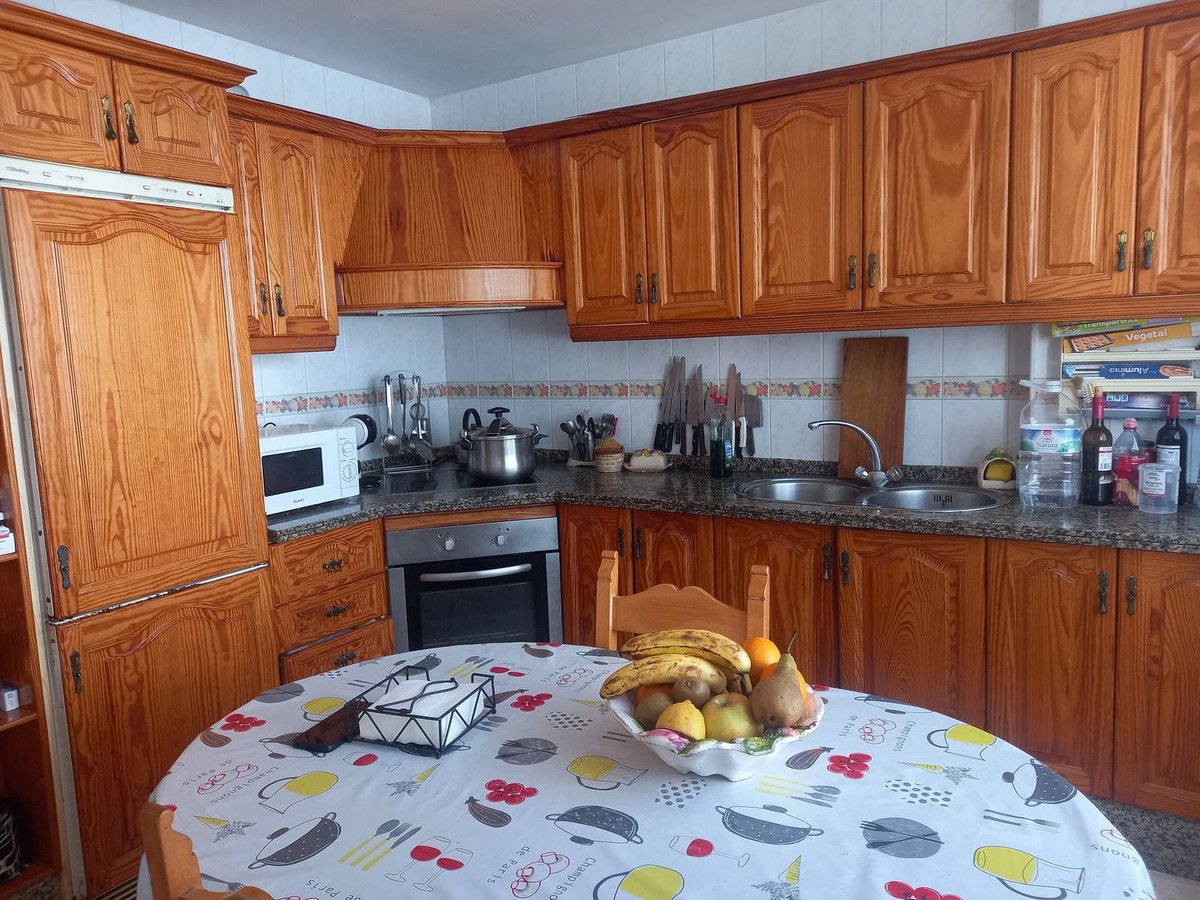 4 Bed Semi-Detached House in Estepona