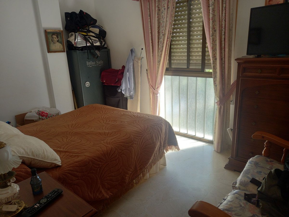 4 Bed Semi-Detached House in Estepona