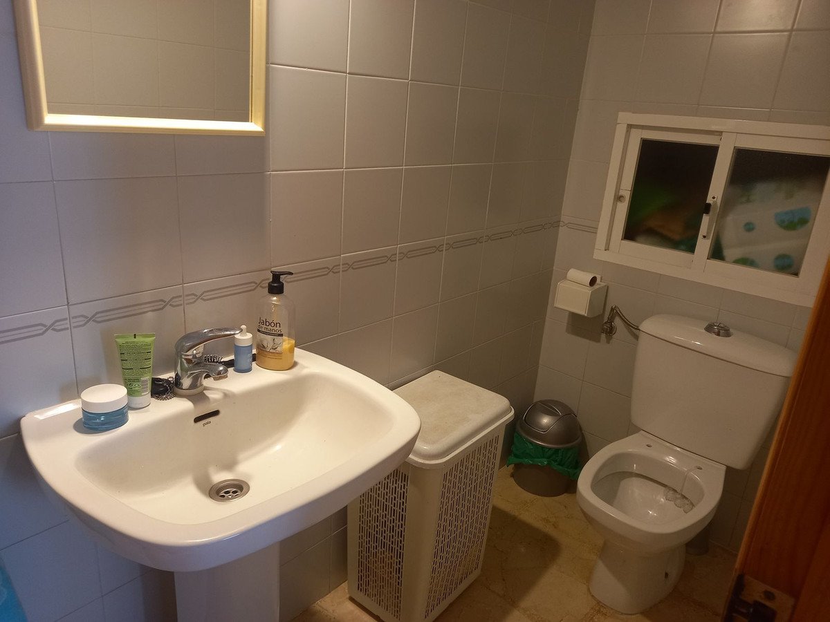 4 Bed Semi-Detached House in Estepona