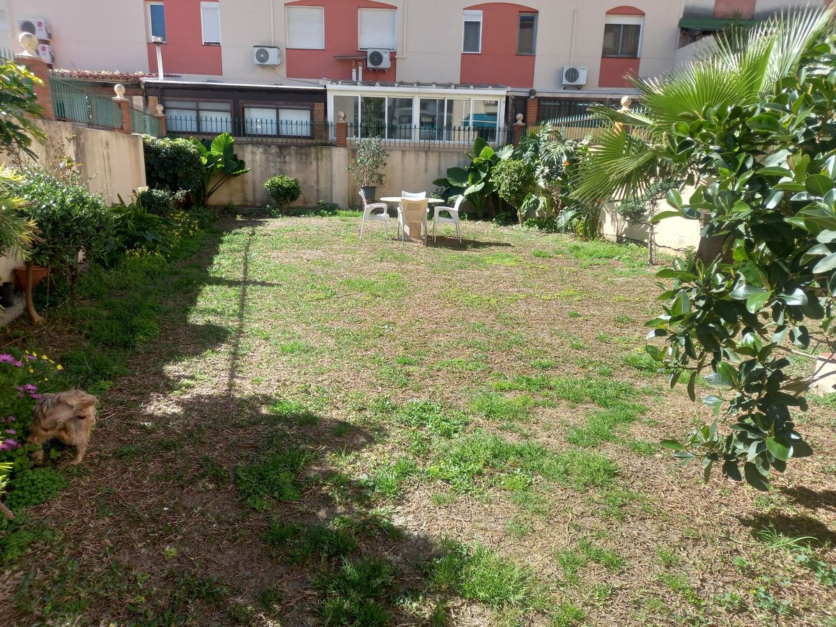 4 Bed Semi-Detached House in Estepona