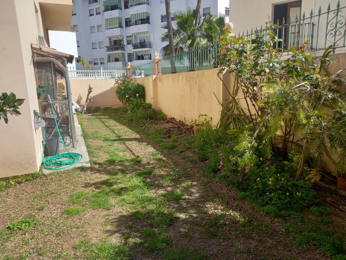 4 Bed Semi-Detached House in Estepona