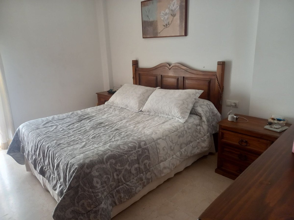 4 Bed Semi-Detached House in Estepona