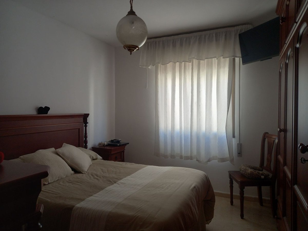 4 Bed Semi-Detached House in Estepona