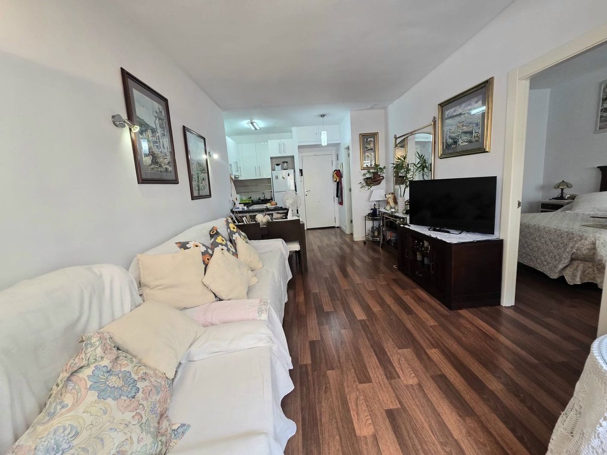 1 Bed Middle Floor Apartment in Torremolinos Centro