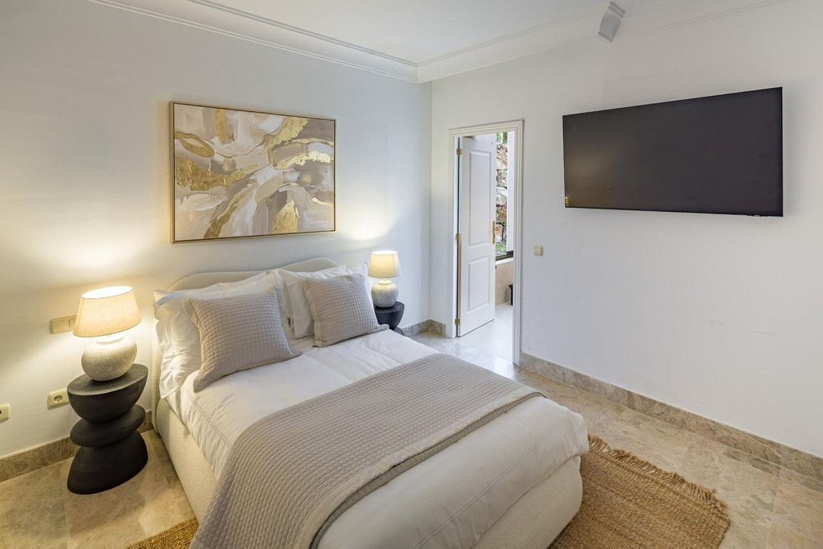 4 Bed Ground Floor Apartment in Nueva Andalucía
