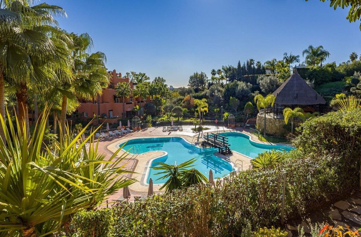 4 Bed Ground Floor Apartment in Nueva Andalucía