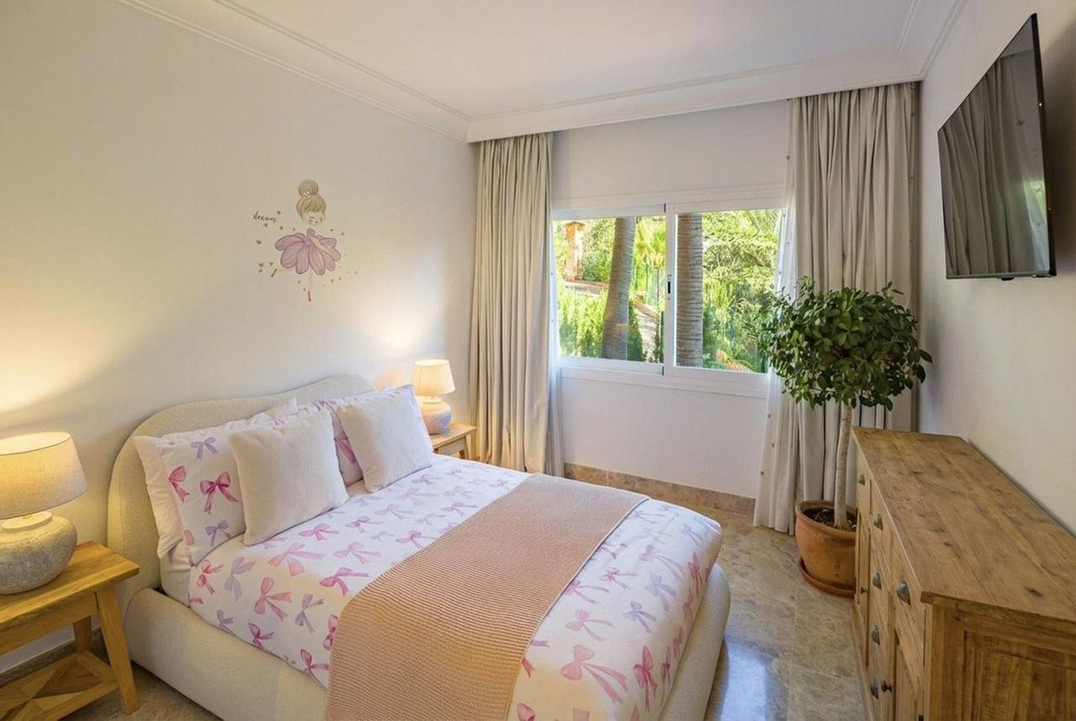 4 Bed Ground Floor Apartment in Nueva Andalucía