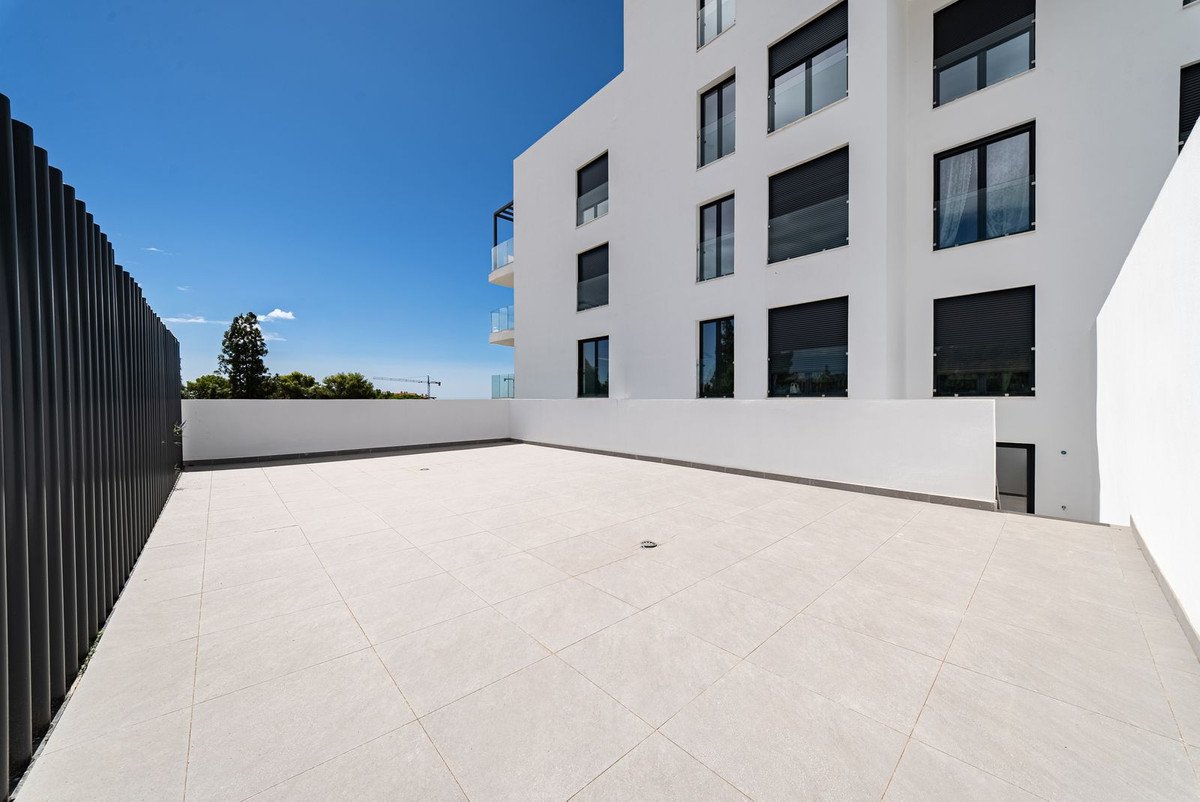 2 Bed Ground Floor Apartment in El Chaparral