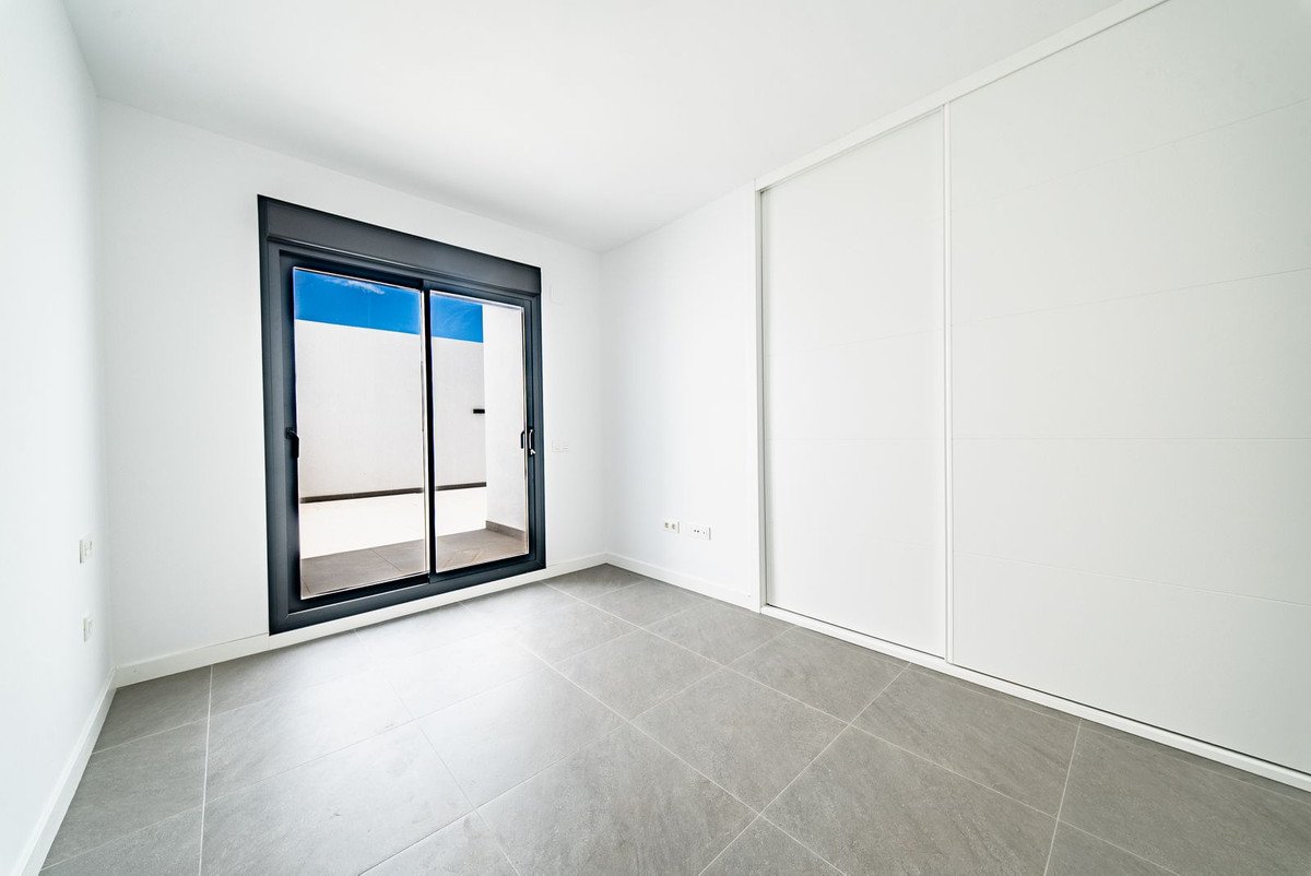 2 Bed Ground Floor Apartment in El Chaparral