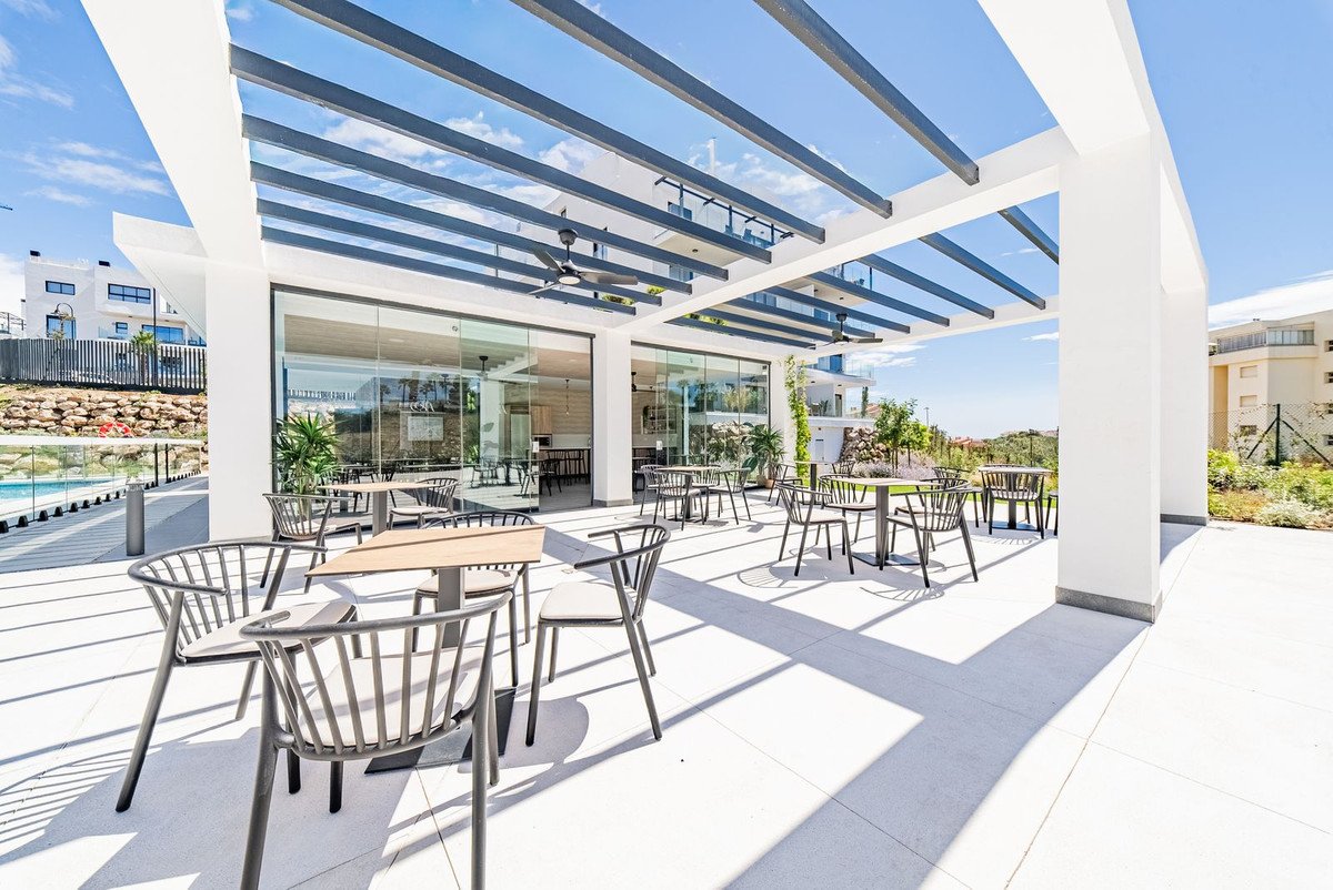 2 Bed Ground Floor Apartment in El Chaparral