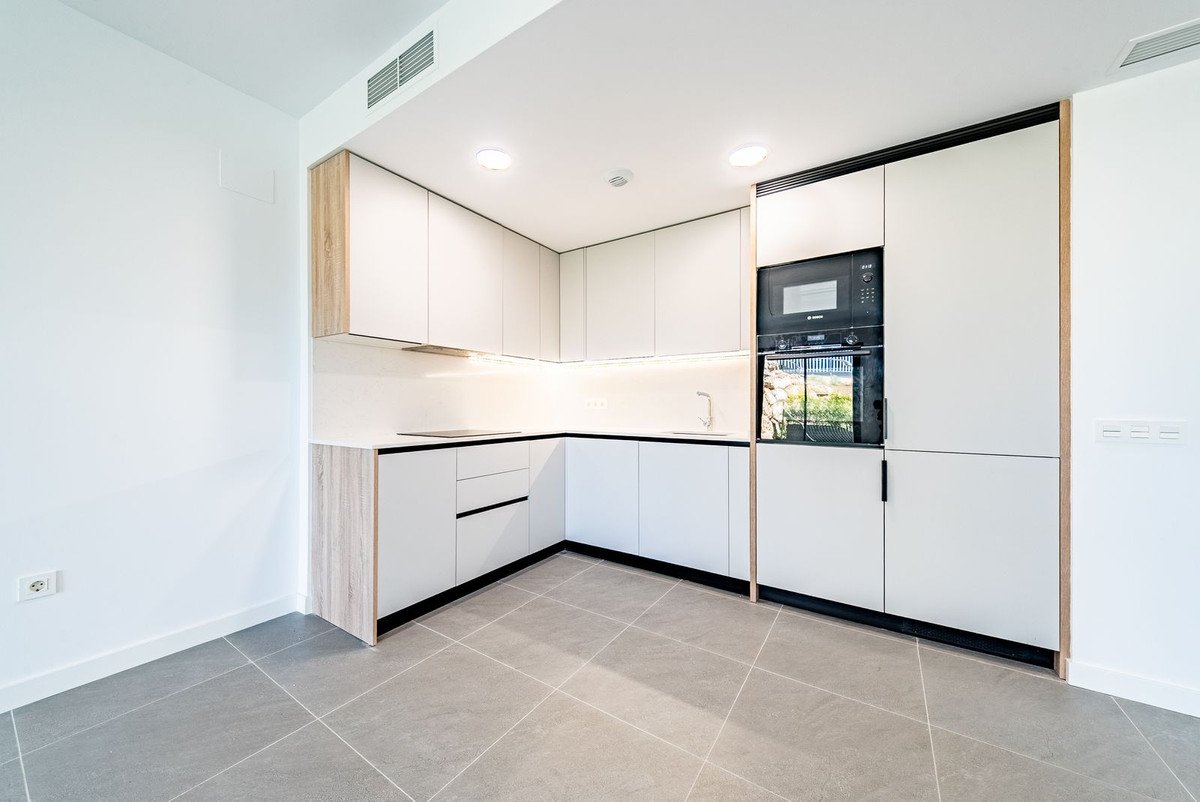 2 Bed Ground Floor Apartment in El Chaparral