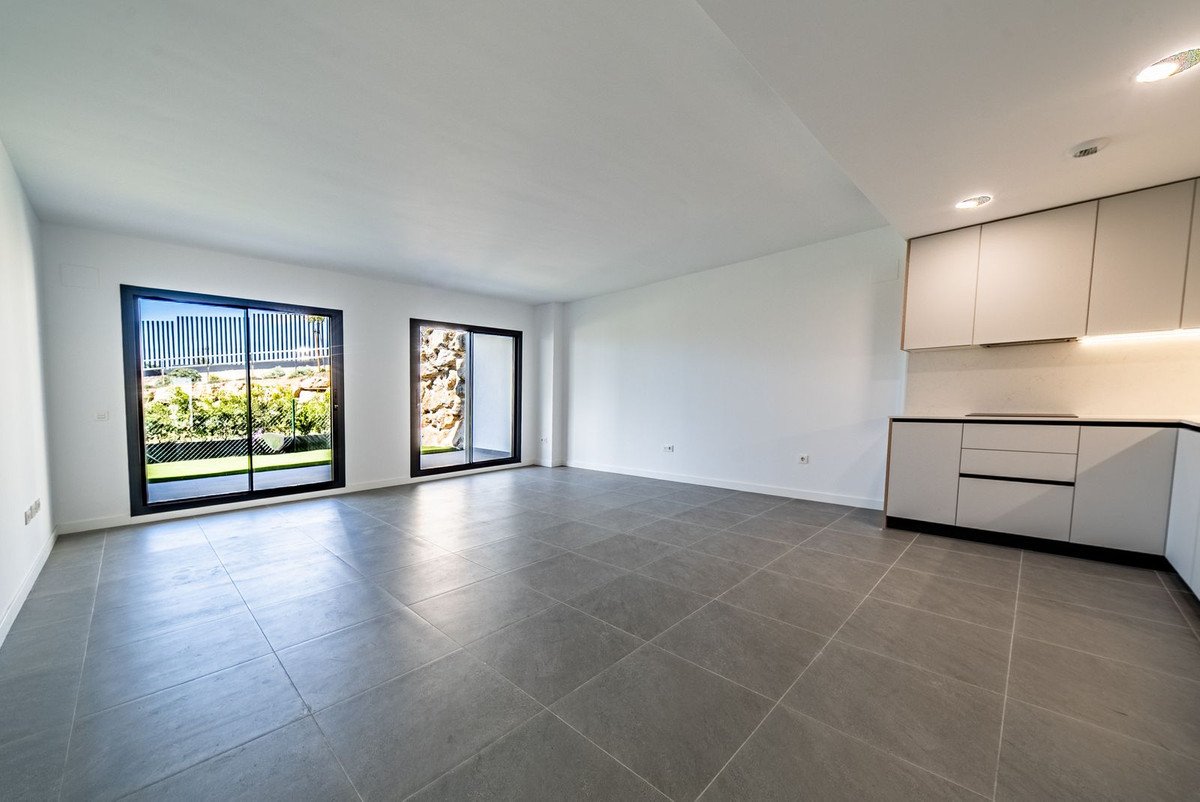 2 Bed Ground Floor Apartment in El Chaparral