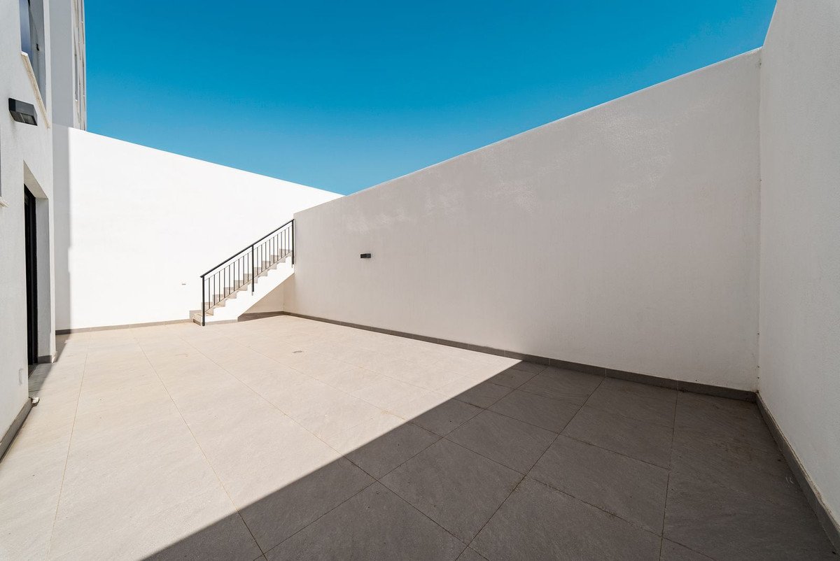 2 Bed Ground Floor Apartment in El Chaparral