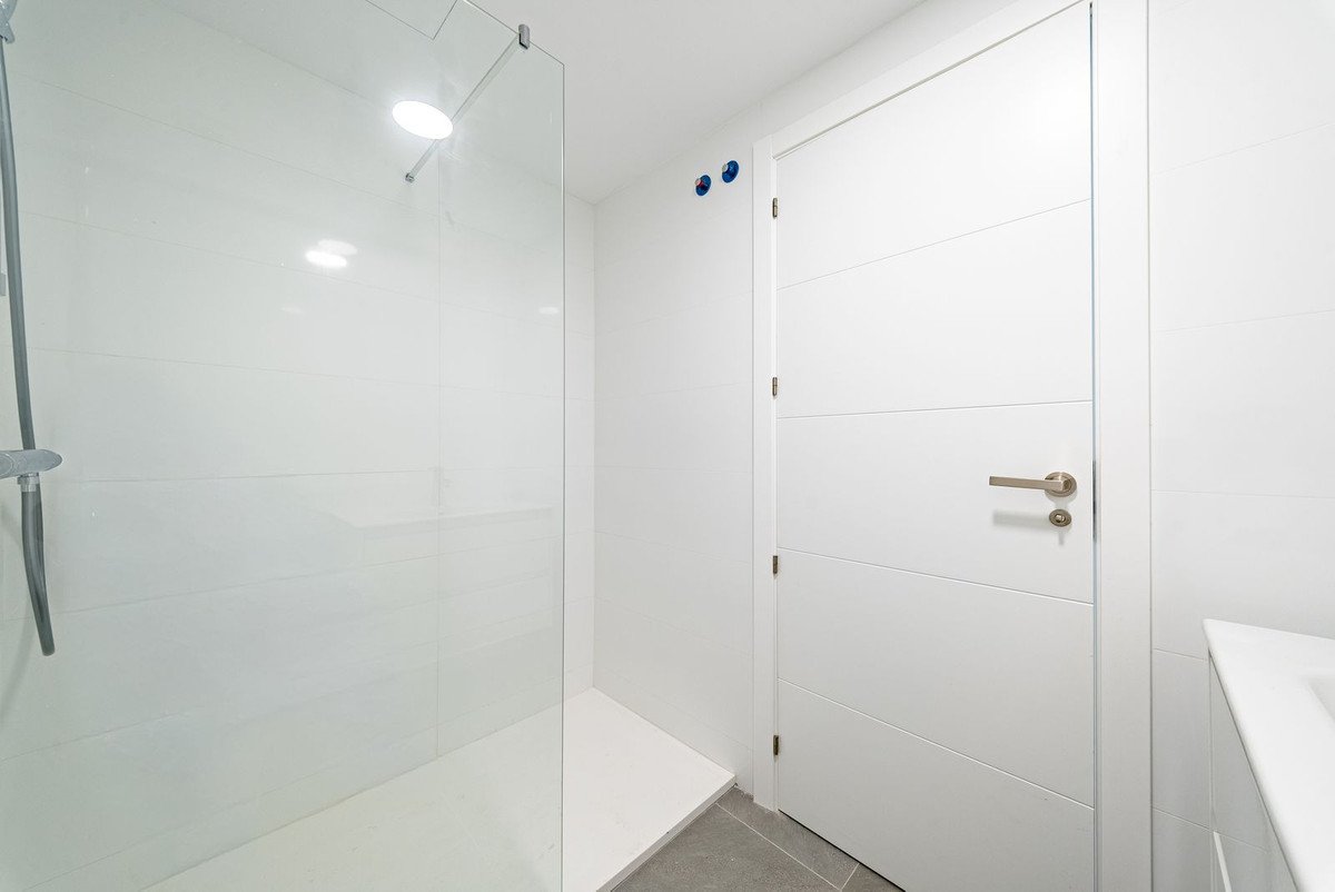 2 Bed Ground Floor Apartment in El Chaparral