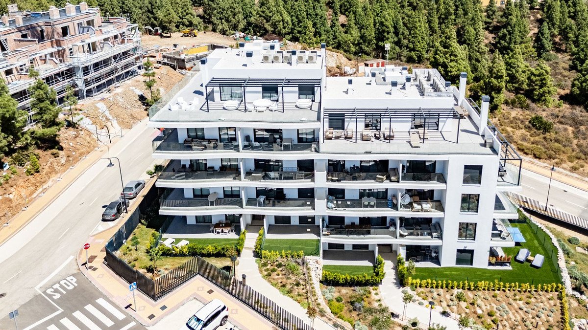 2 Bed Ground Floor Apartment in El Chaparral