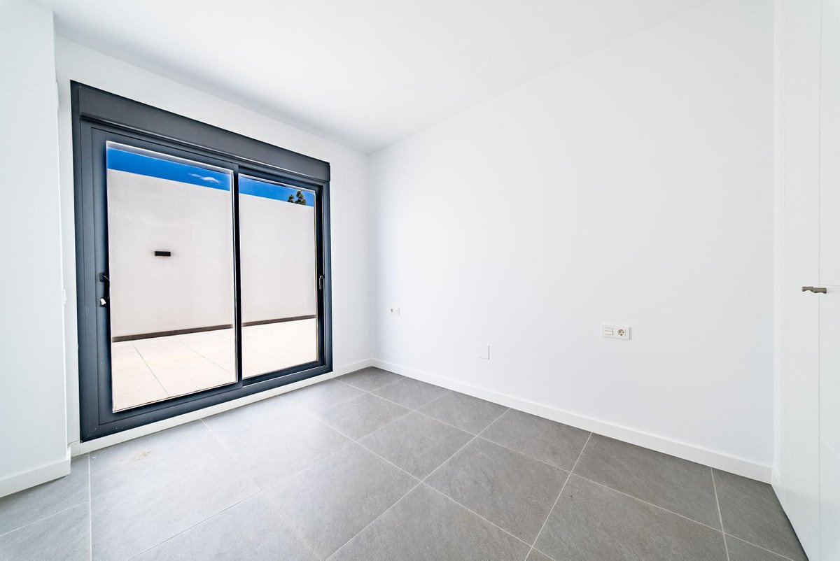 2 Bed Ground Floor Apartment in El Chaparral