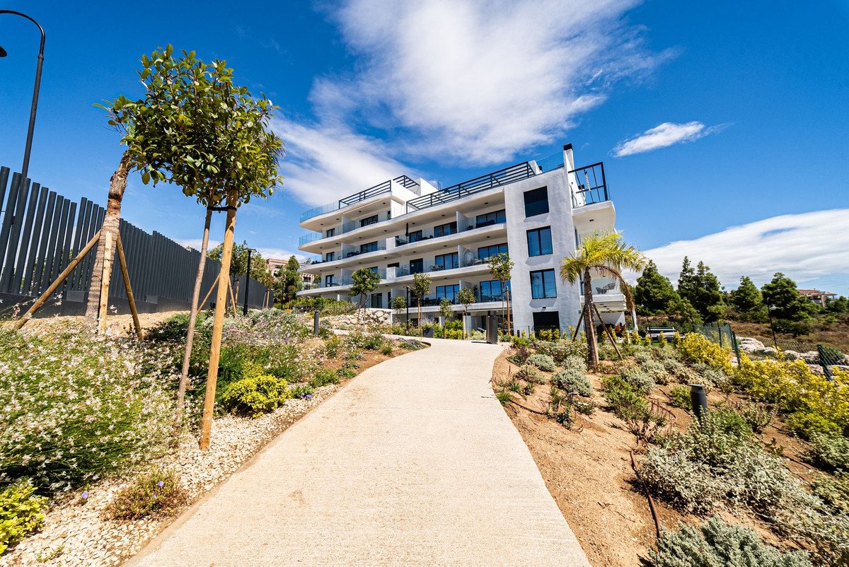 2 Bed Ground Floor Apartment in El Chaparral