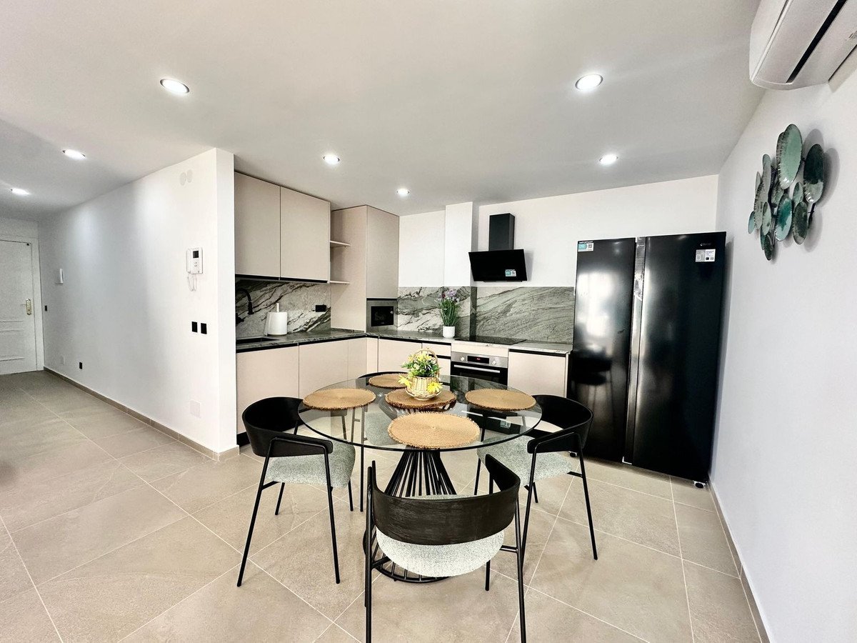 2 Bed Middle Floor Apartment in Fuengirola