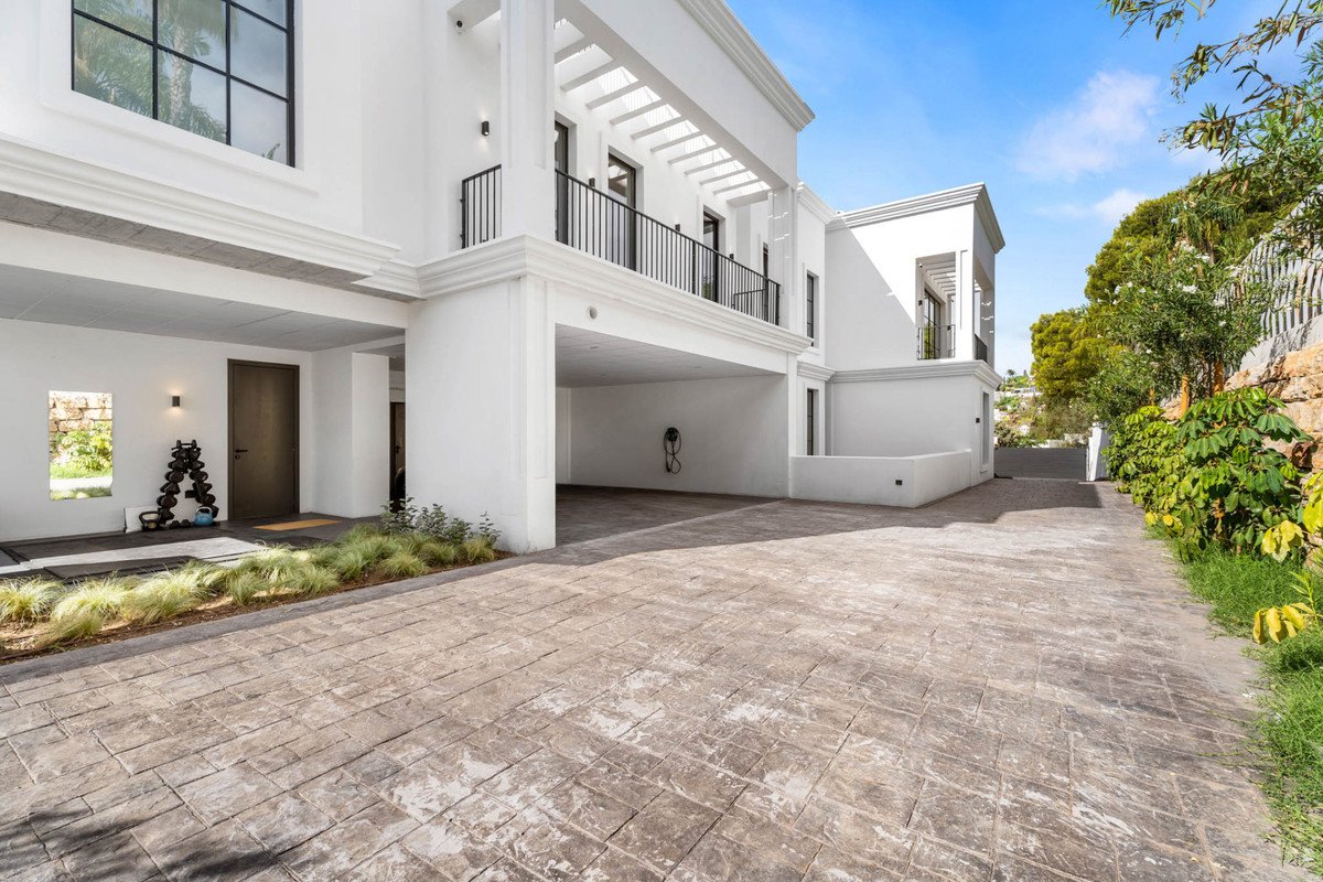 8 Bed Detached Villa in Benahavís