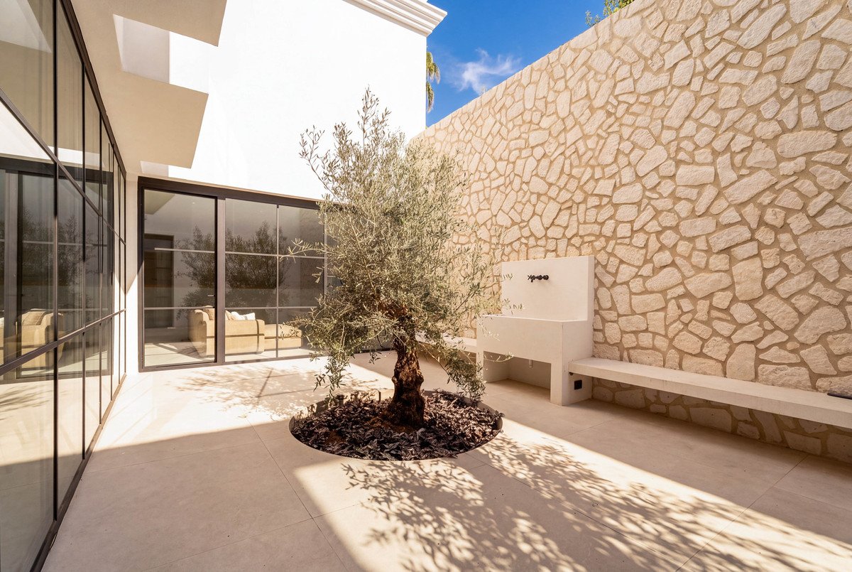 8 Bed Detached Villa in Benahavís