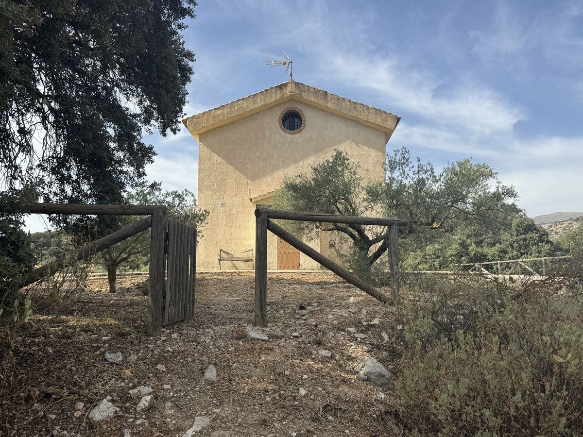 3 Bed Finca - Cortijo in Alfarnate