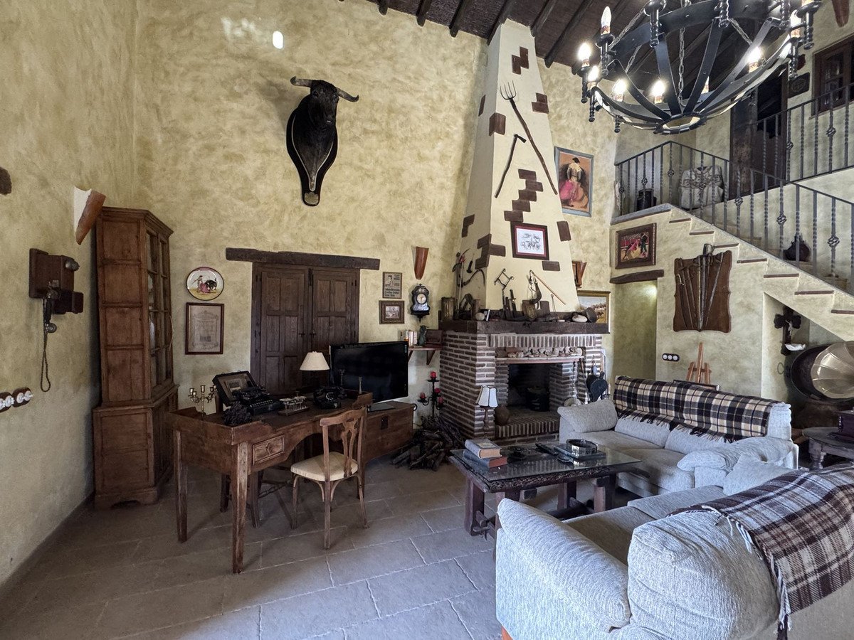 3 Bed Finca - Cortijo in Alfarnate