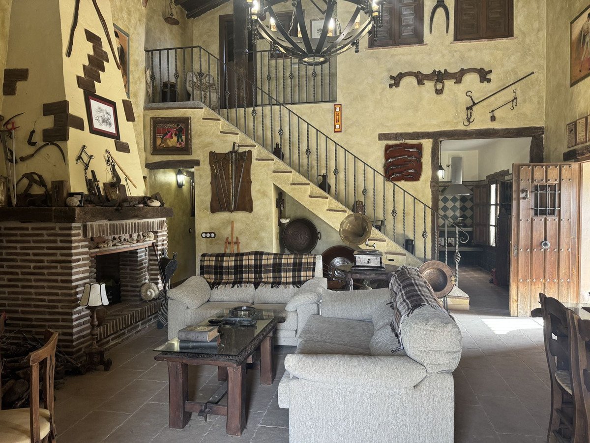 3 Bed Finca - Cortijo in Alfarnate