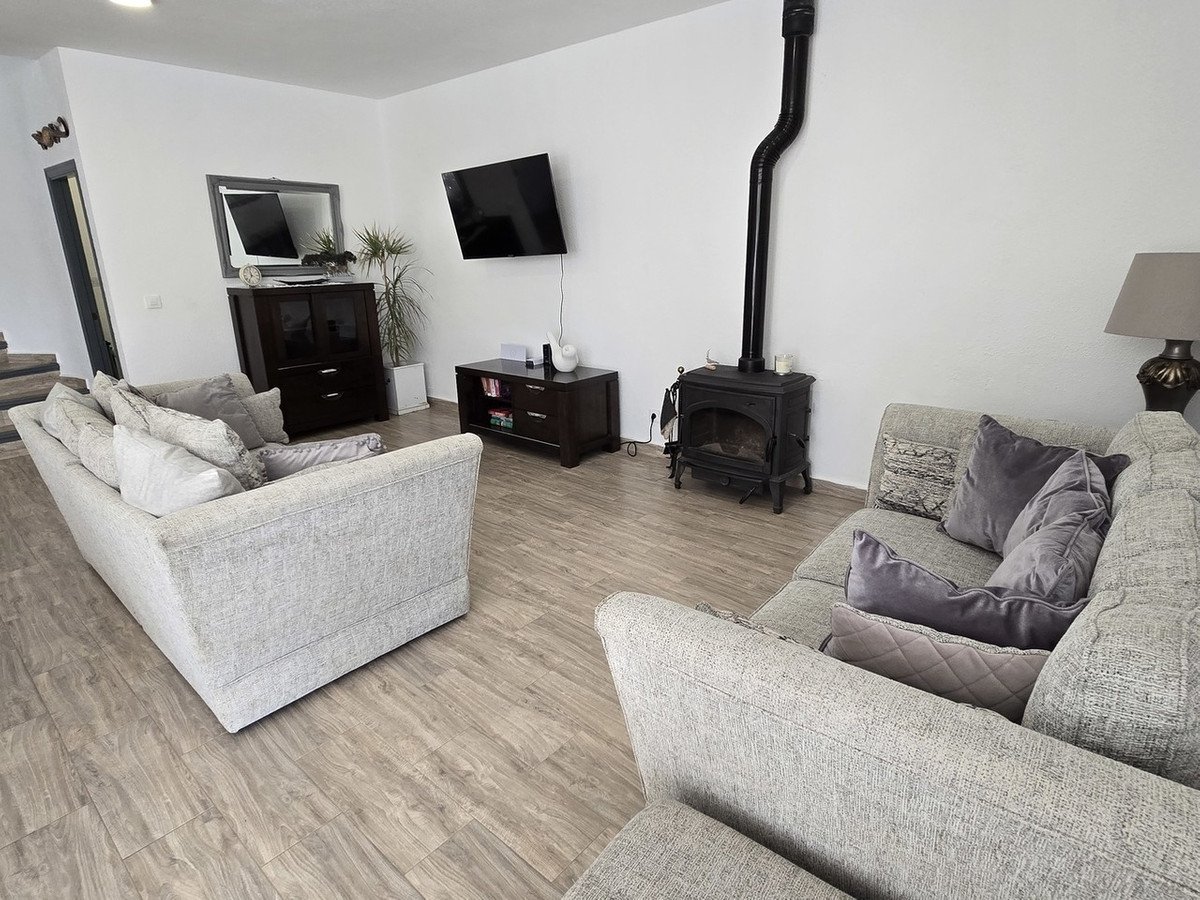 4 Bed Detached Villa in El Calon
