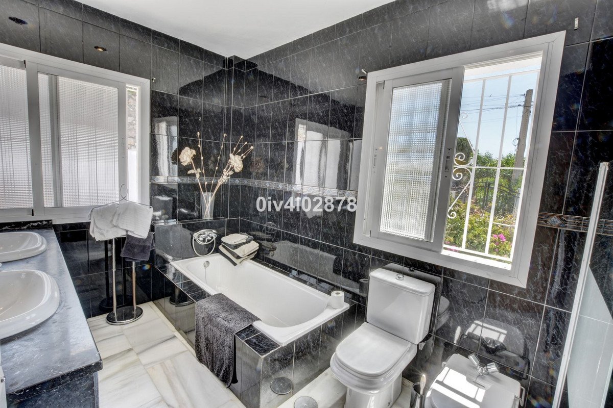 5 Bed Detached Villa in La Capellania