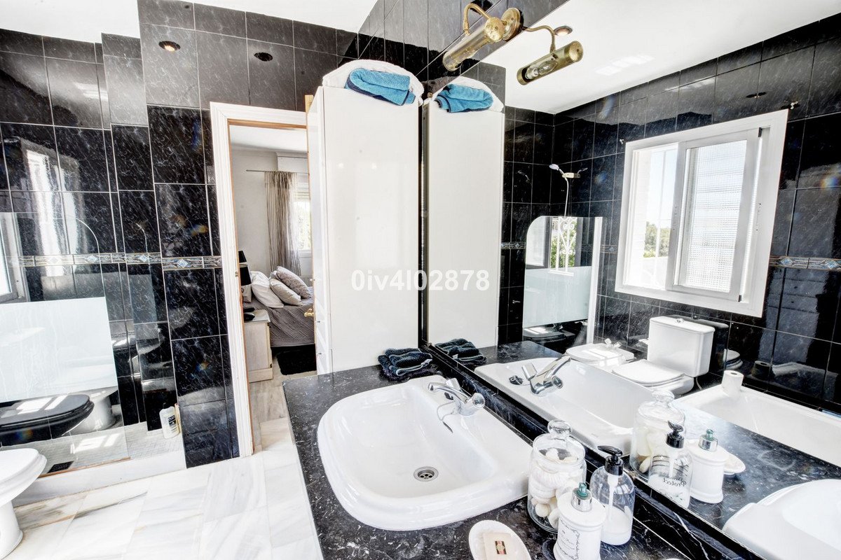 5 Bed Detached Villa in La Capellania