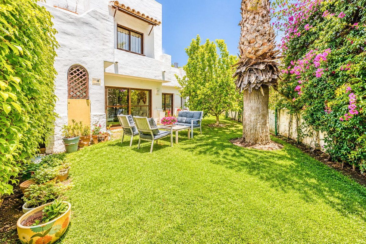 2 Bed Ground Floor Apartment in Estepona