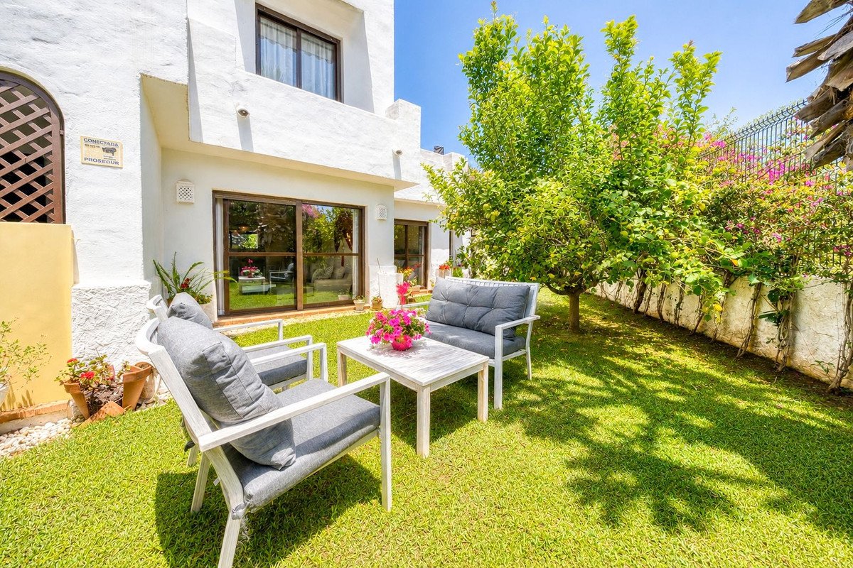 2 Bed Ground Floor Apartment in Estepona