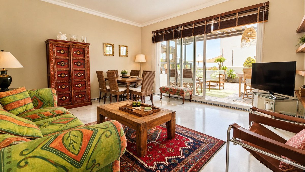 3 Bed Top Floor Apartment in Estepona