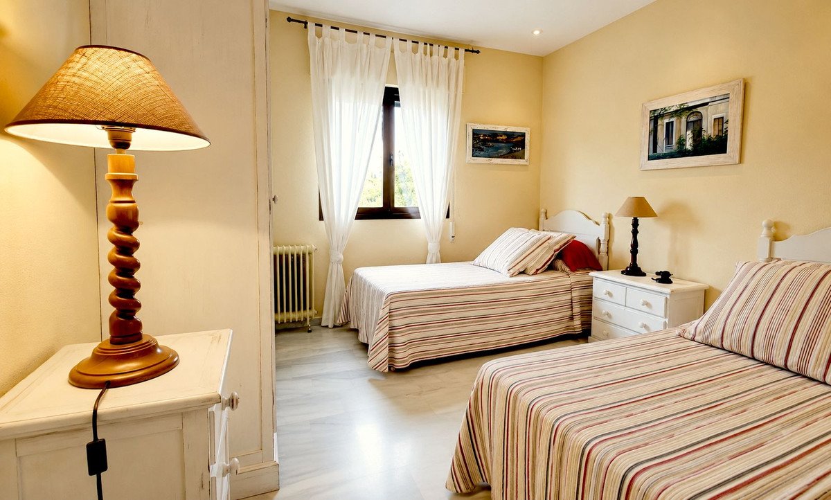 3 Bed Top Floor Apartment in Estepona