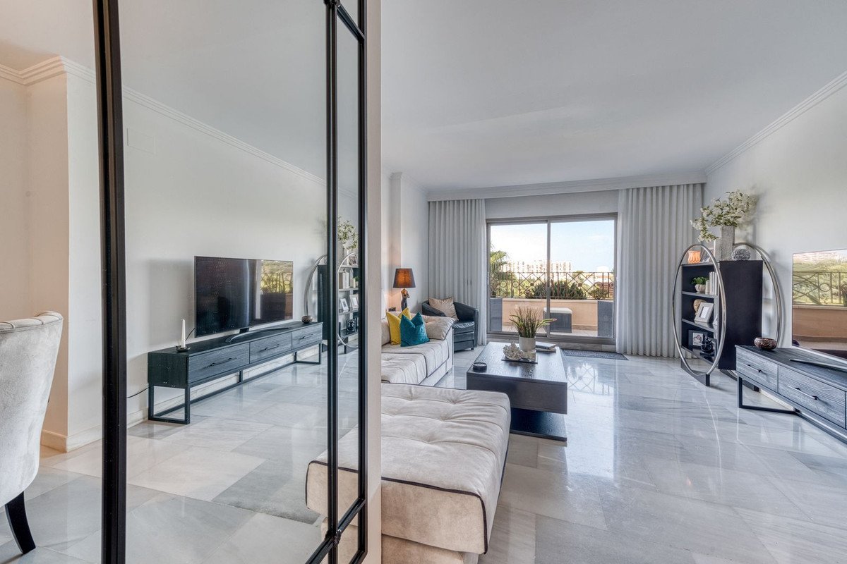 2 Bed Middle Floor Apartment in Benalmadena