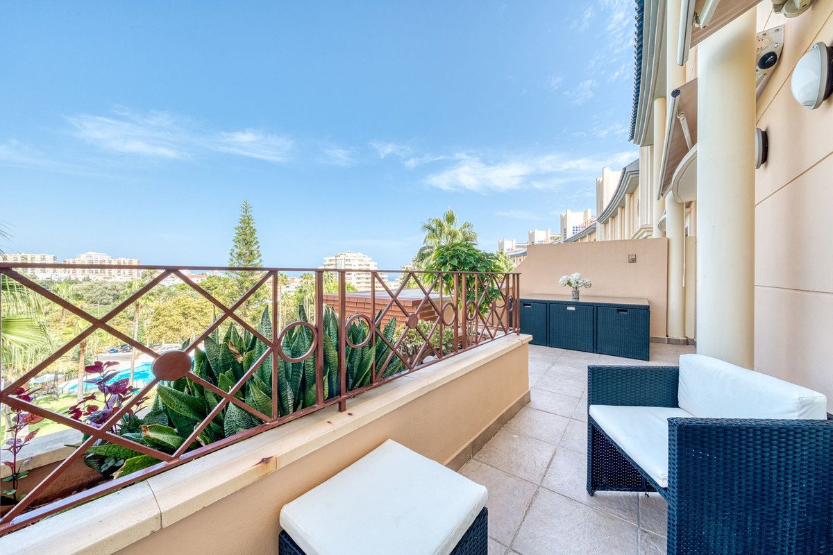 2 Bed Middle Floor Apartment in Benalmadena
