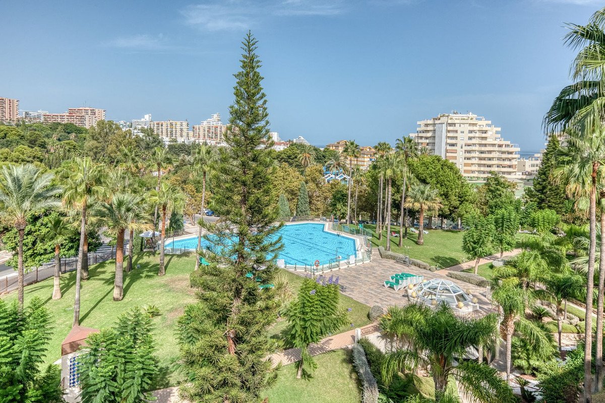 2 Bed Middle Floor Apartment in Benalmadena