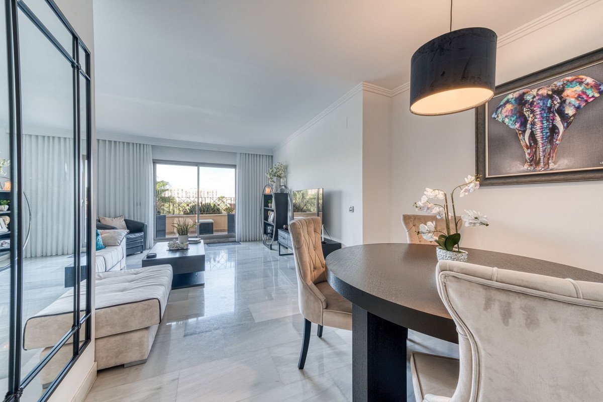 2 Bed Middle Floor Apartment in Benalmadena