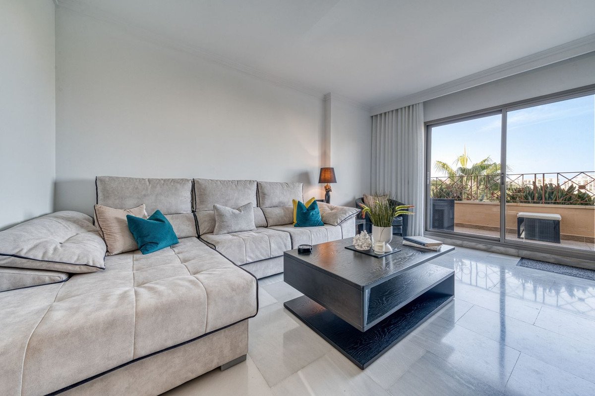 2 Bed Middle Floor Apartment in Benalmadena