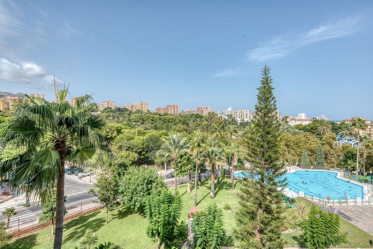2 Bed Middle Floor Apartment in Benalmadena